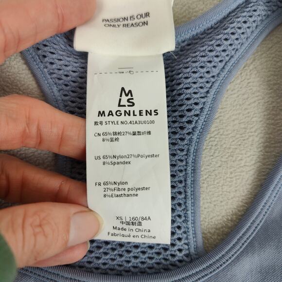 Magnlens Seamless Sports Bra Womens XS Sea Ice Light Blue Eyelet Racerback NWT - Picture 6 of 7